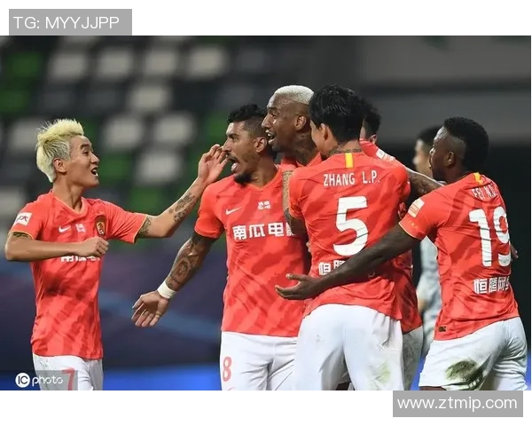 恒大足球辉煌历程回顾及其连续夺冠的传奇故事