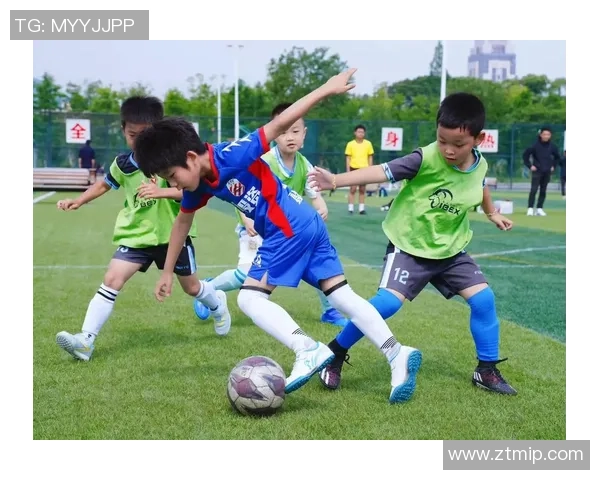 足球今天的精彩赛事回顾与分析让我们一起见证绿茵场上的激情与荣耀