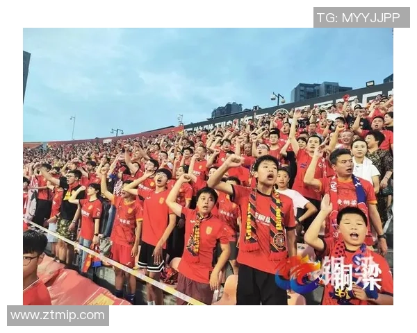 足球击球声的魅力与激情如何影响球迷心灵的共鸣与热爱